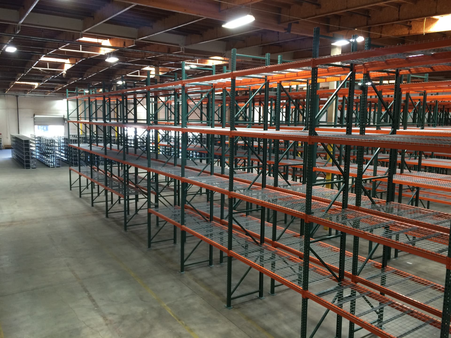Warehouse racking layout with multiple rows of decked pallet rack